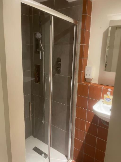 Spacious 2 Bedroom Apartment In The Heart Of Soho. London Exterior photo