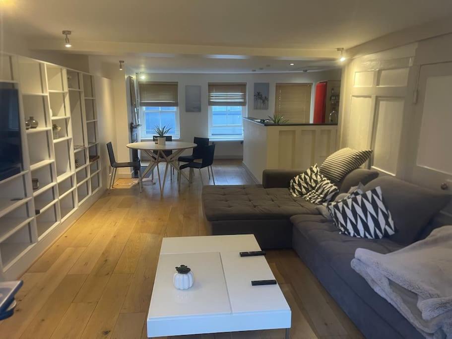 Spacious 2 Bedroom Apartment In The Heart Of Soho. London Exterior photo