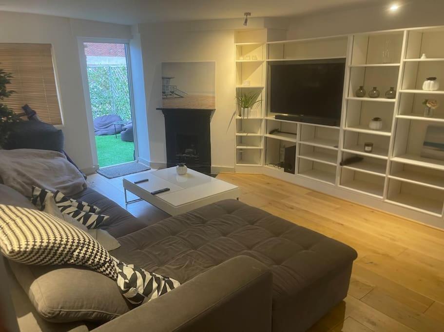Spacious 2 Bedroom Apartment In The Heart Of Soho. London Exterior photo